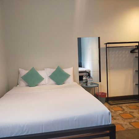 Baan Wangderm Hotel Bangkok Kültér fotó