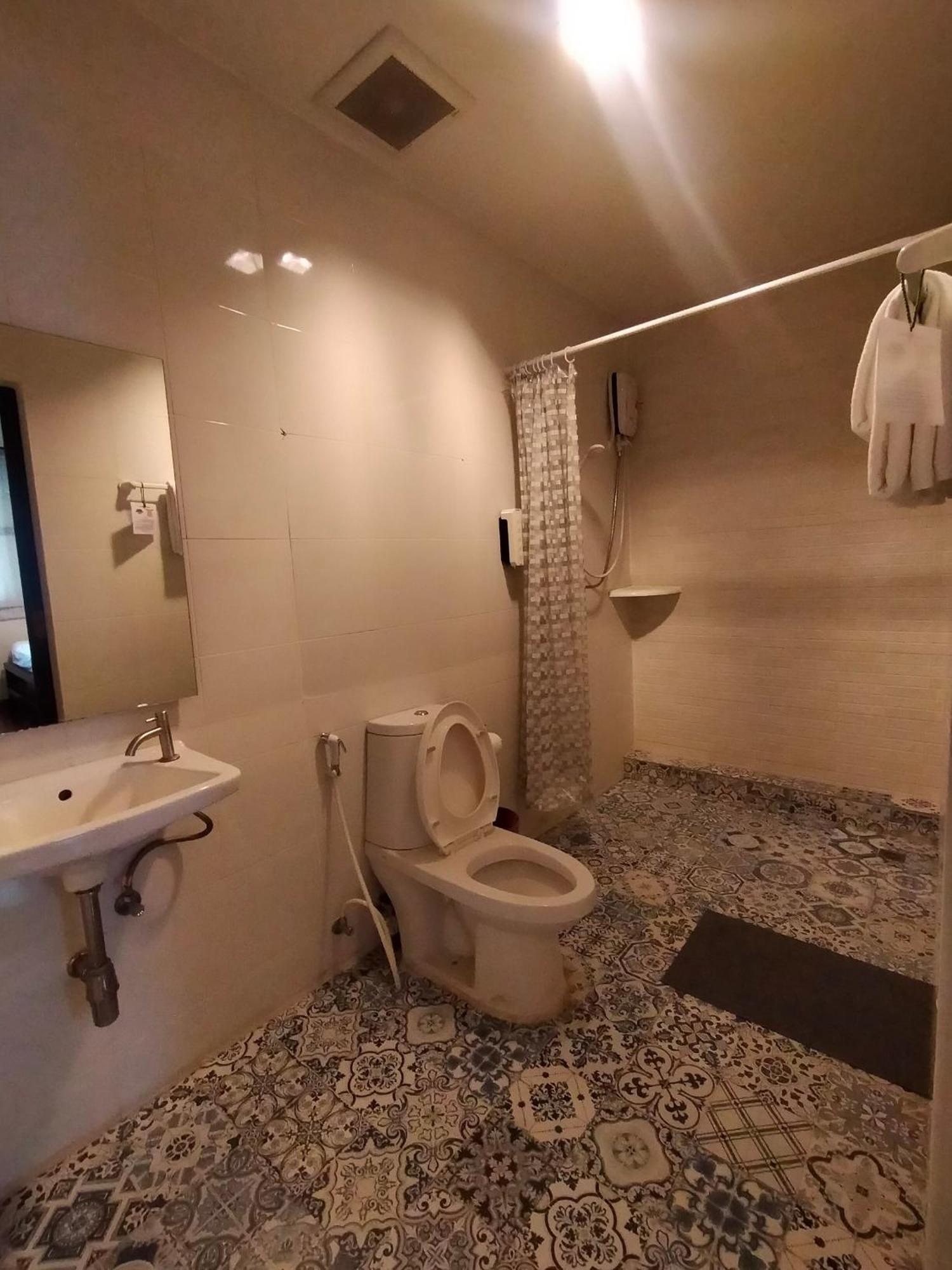 Baan Wangderm Hotel Bangkok Kültér fotó